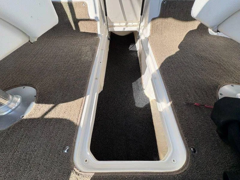 Slide: The Image of Sea Ray SLX 230 2014 - 51