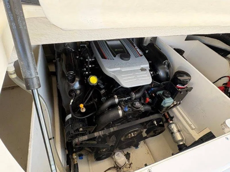 Slide: The Image of Sea Ray SLX 230 2014 - 68