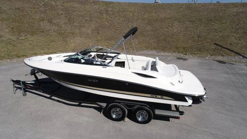 Slide: The Image of Sea Ray SLX 230 2014 - 8
