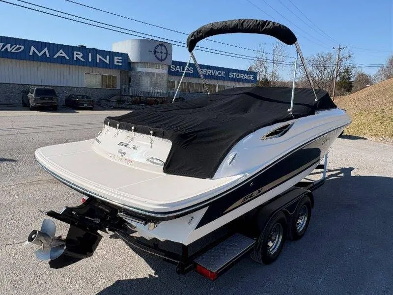 Slide: The Image of Sea Ray SLX 230 2014 - 80