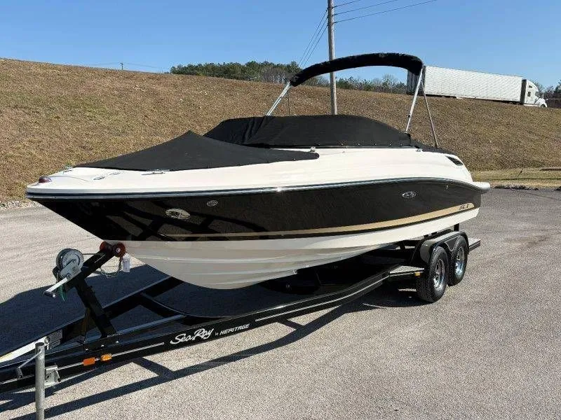 Slide: The Image of Sea Ray SLX 230 2014 - 82
