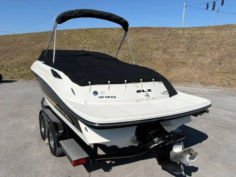Slide: The Image of Sea Ray SLX 230 2014 - 85