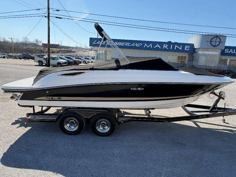 Slide: The Image of Sea Ray SLX 230 2014 - 86