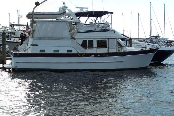 Slide: The Image of Marine Trader Sundeck 1986 - 0