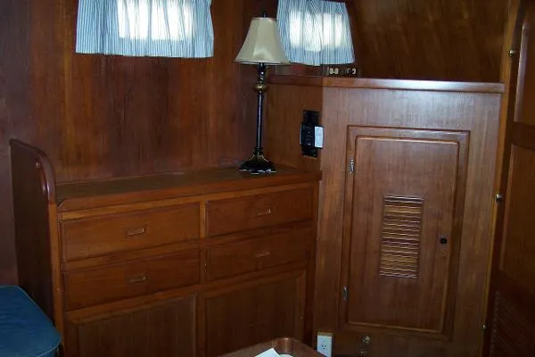 Slide: The Image of Marine Trader Sundeck 1986 - 11