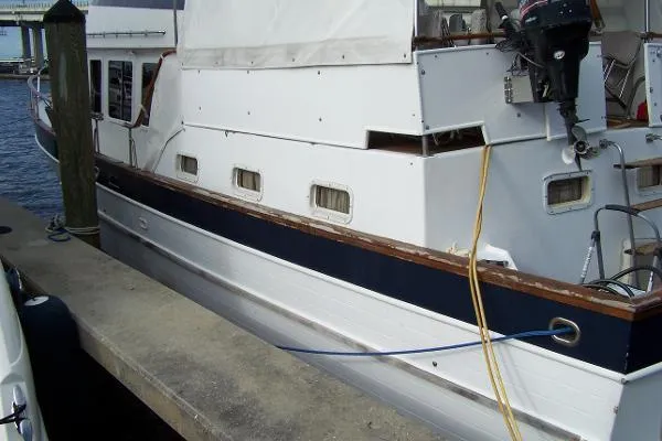 Slide: The Image of Marine Trader Sundeck 1986 - 2