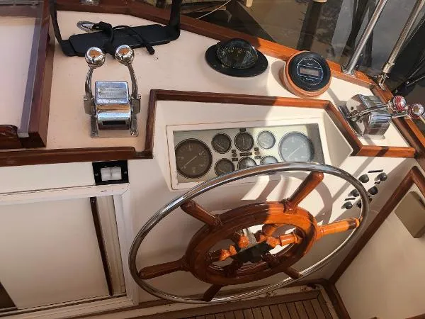 Slide: The Image of Grand Banks 42 Sport Cruiser 1985 - 11
