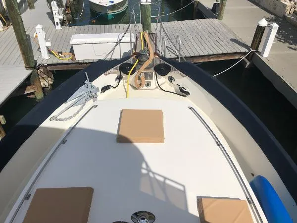 Slide: The Image of Grand Banks 42 Sport Cruiser 1985 - 3