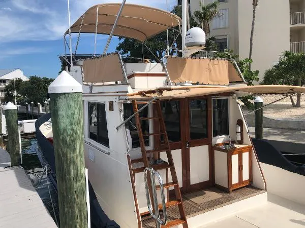 Slide: The Image of Grand Banks 42 Sport Cruiser 1985 - 6