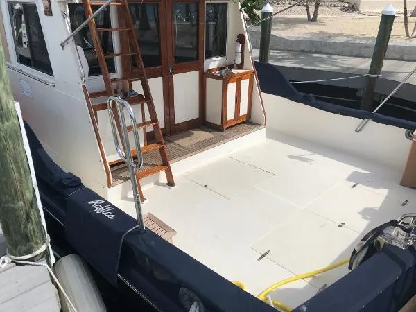 Slide: The Image of Grand Banks 42 Sport Cruiser 1985 - 7