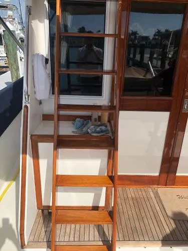 Slide: The Image of Grand Banks 42 Sport Cruiser 1985 - 8