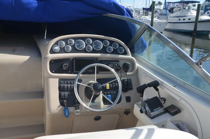 Slide: The Image of Sea Ray Sundancer 1998 - 2