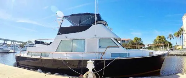 Slide: The Image of Tollycraft 48 Motor Yacht 1982 - 5