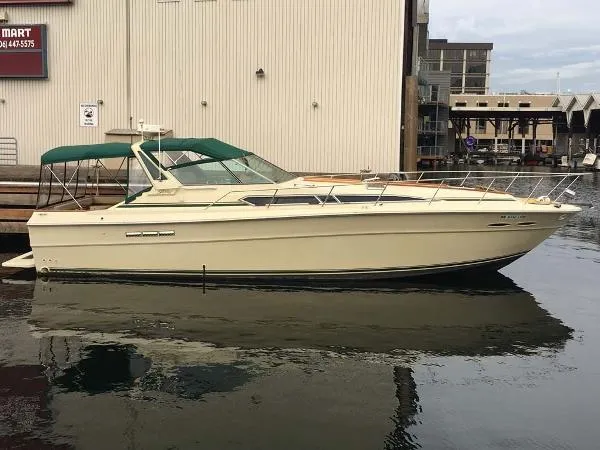 Slide: The Image of Sea Ray 390 Express Cruiser 1984 - 0