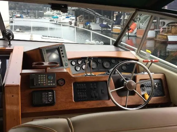 Slide: The Image of Sea Ray 390 Express Cruiser 1984 - 10