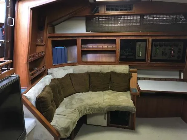 Slide: The Image of Sea Ray 390 Express Cruiser 1984 - 2
