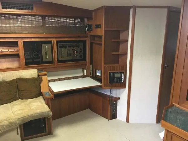 Slide: The Image of Sea Ray 390 Express Cruiser 1984 - 3