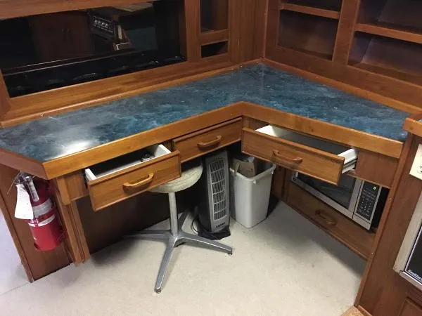 Slide: The Image of Sea Ray 390 Express Cruiser 1984 - 5