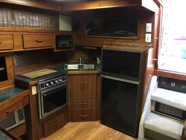 Slide: The Image of Sea Ray 390 Express Cruiser 1984 - 6