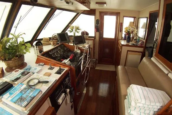 Slide: The Image of Hatteras 61 Motoryacht 1980 - 7