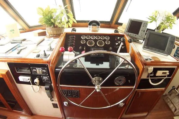 Slide: The Image of Hatteras 61 Motoryacht 1980 - 8