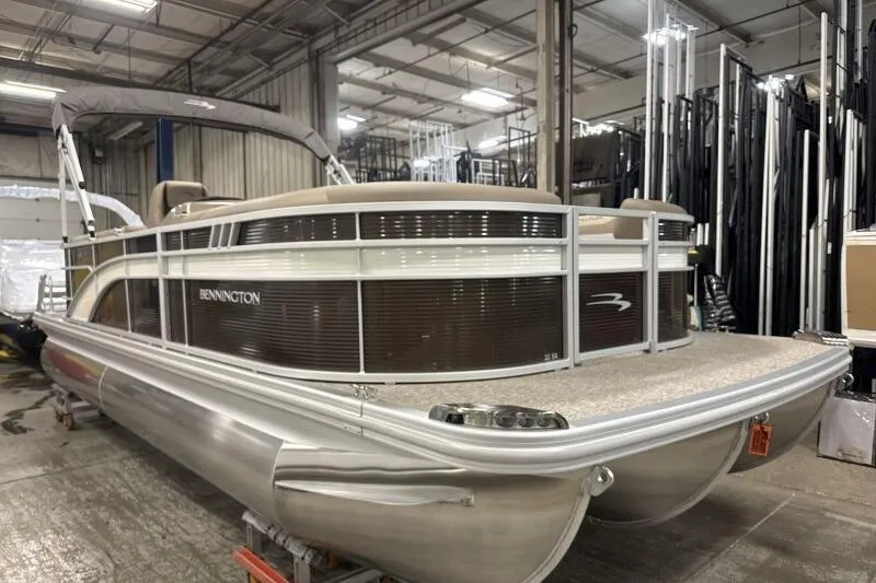 The Image of 2026 Bennington 22SXSR pontoon boat in a warehouse setting. - 1