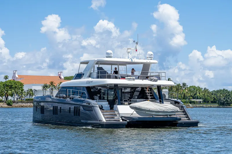 Slide: The Image of Sunreef 60 NERO- Profile - 11