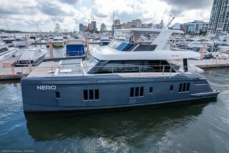 Slide: The Image of Sunreef 60 NERO- Profile - 130