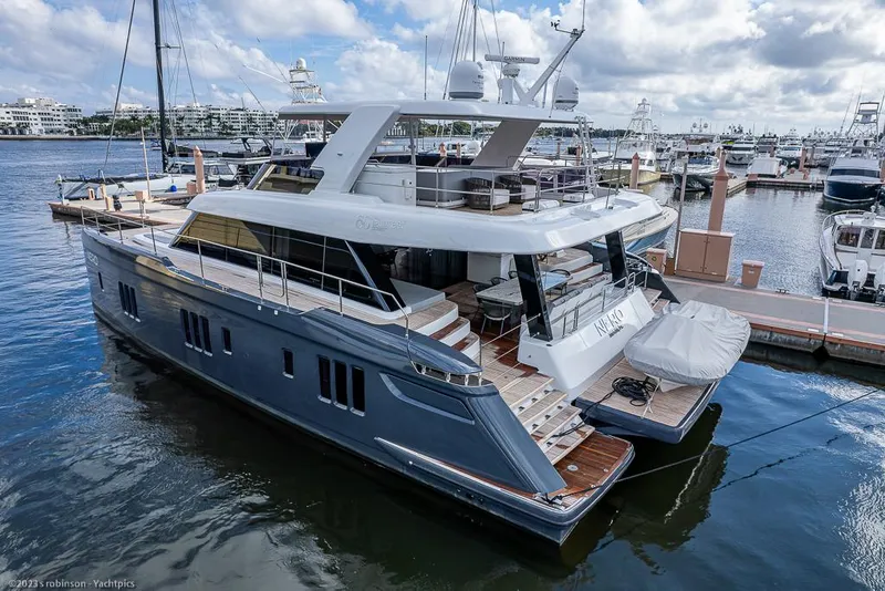 Slide: The Image of Sunreef 60 NERO- Profile - 17