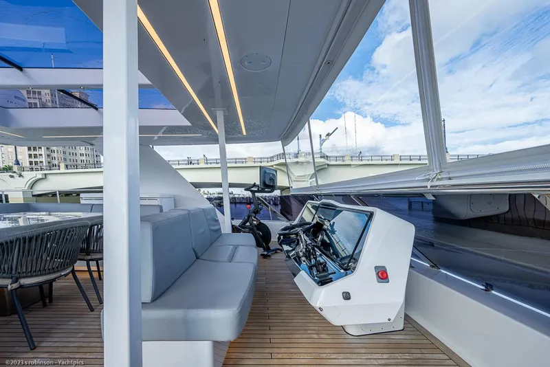 Slide: The Image of Sunreef 60 NERO- Helm - 39