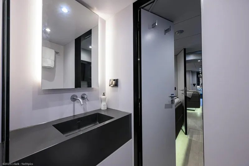 Slide: The Image of Sunreef 60 NERO- Head - 73