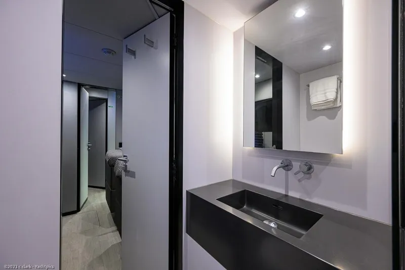 Slide: The Image of Sunreef 60 NERO- Head - 85