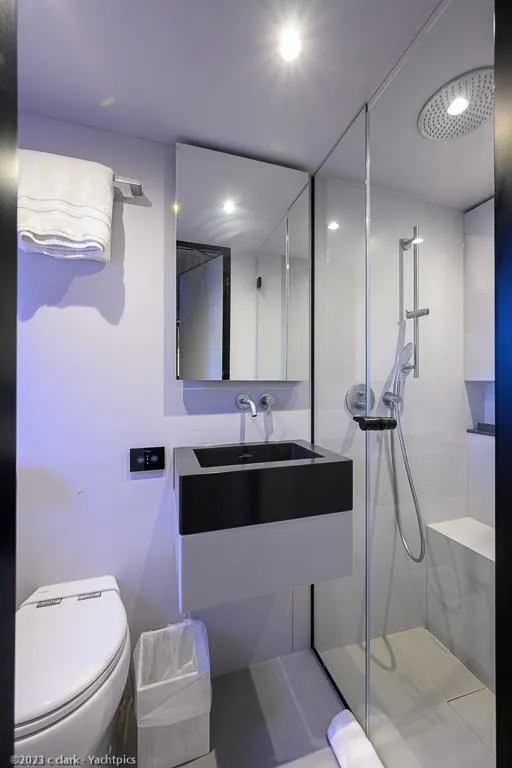 Slide: The Image of Sunreef 60 NERO- Head - 94