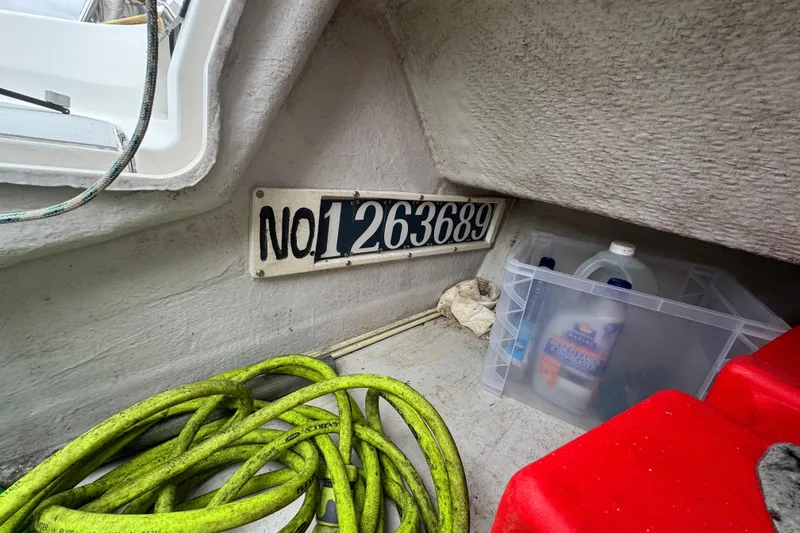 Slide: The Image of 2004 Alliaura FEELING 44 DI yacht cockpit with winch and ropes. - 24