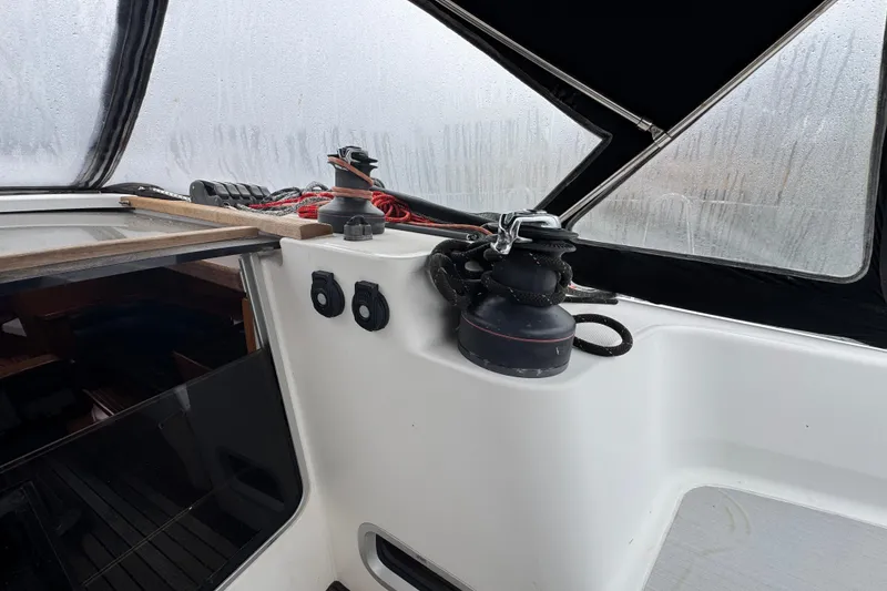 Slide: The Image of 2004 Alliaura FEELING 44 DI yacht cockpit with winch and ropes. - 26