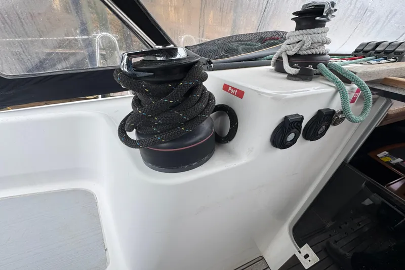 Slide: The Image of Winch and ropes on 2004 Alliaura FEELING 44 DI sailboat deck. - 27