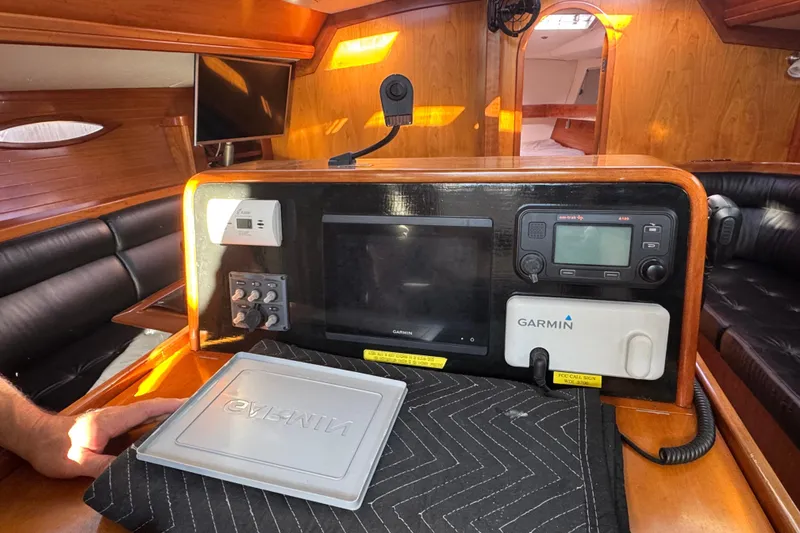 Slide: The Image of 2004 Alliaura FEELING 44 DI sailboat deck with rigging and canopy. - 3