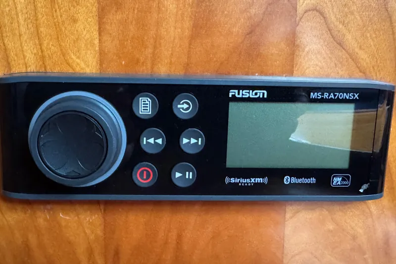 Slide: The Image of Fusion MS-RA70NSX marine stereo on Alliaura FEELING 44 DI, 2004 model. - 36