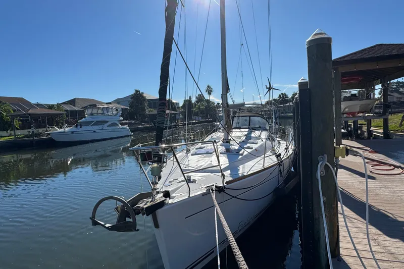 Slide: The Image of Mast of 2004 Alliaura FEELING 44 DI sailboat against cloudy sky. - 5