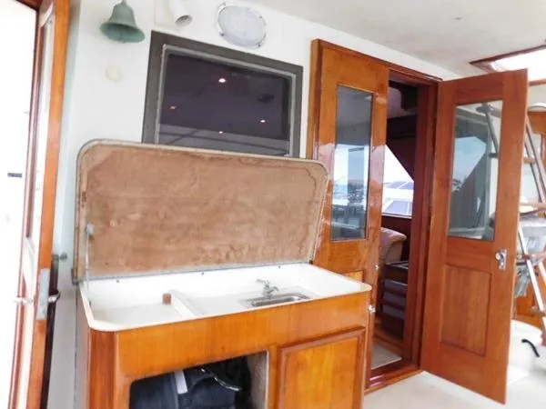 Slide: The Image of Hatteras 58 Yacht Fisherman 1973 - 10