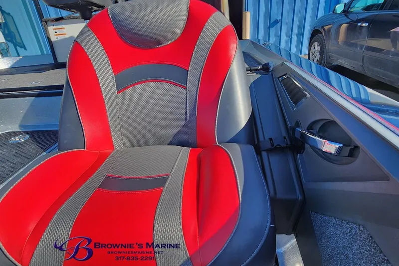 Slide: The Image of Red and gray seat in 2019 Ranger Z520L boat at Brownie's Marine. - 9