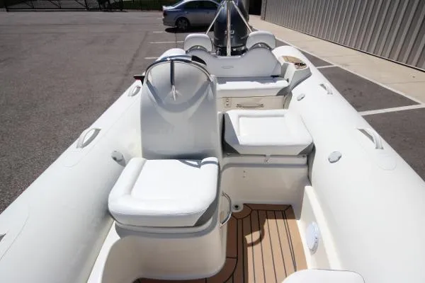 Slide: The Image of Zodiac Yachtline 490 Deluxe NEO 90hp In Stock 2019 - 4