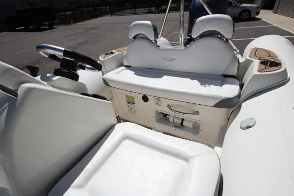 Slide: The Image of Zodiac Yachtline 490 Deluxe NEO 90hp In Stock 2019 - 5