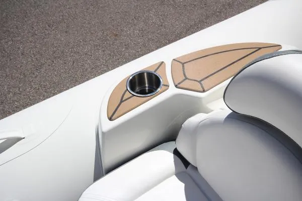 Slide: The Image of Zodiac Yachtline 490 Deluxe NEO 90hp In Stock 2019 - 6