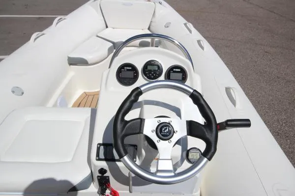 Slide: The Image of Zodiac Yachtline 490 Deluxe NEO 90hp In Stock 2019 - 8
