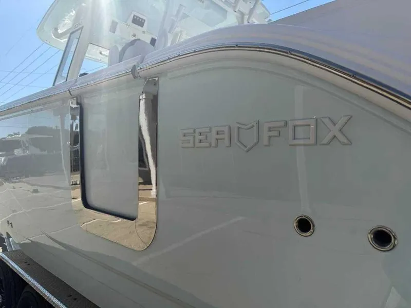Slide: The Image of Sea Fox 328 Commander 2026 - 1