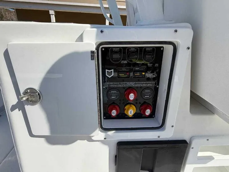 Slide: The Image of Sea Fox 328 Commander 2026 - 10