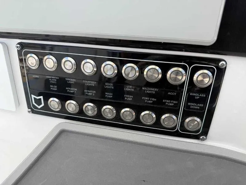 Slide: The Image of Sea Fox 328 Commander 2026 - 20