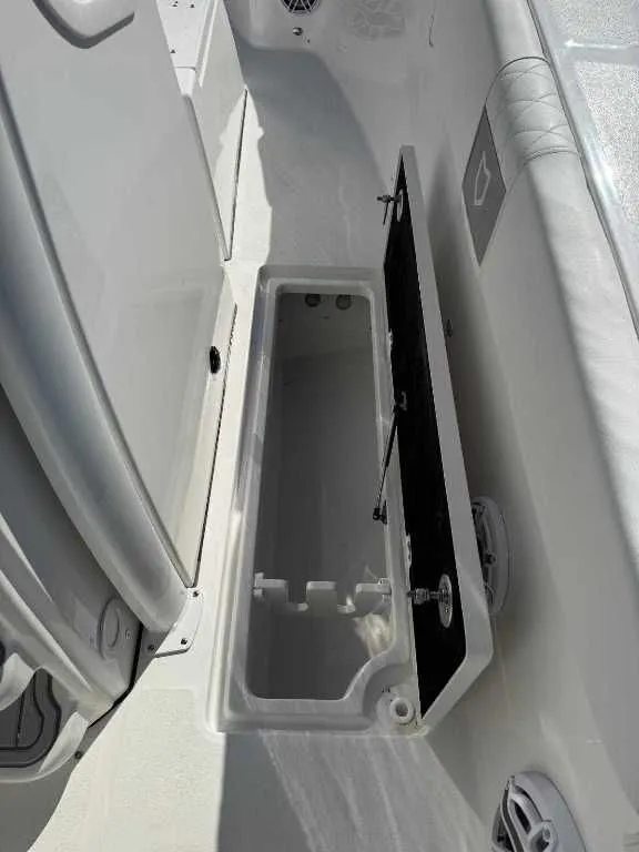 Slide: The Image of Sea Fox 328 Commander 2026 - 21