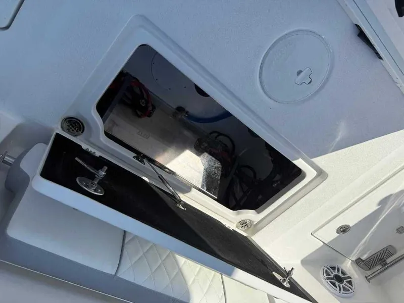 Slide: The Image of Sea Fox 328 Commander 2026 - 23